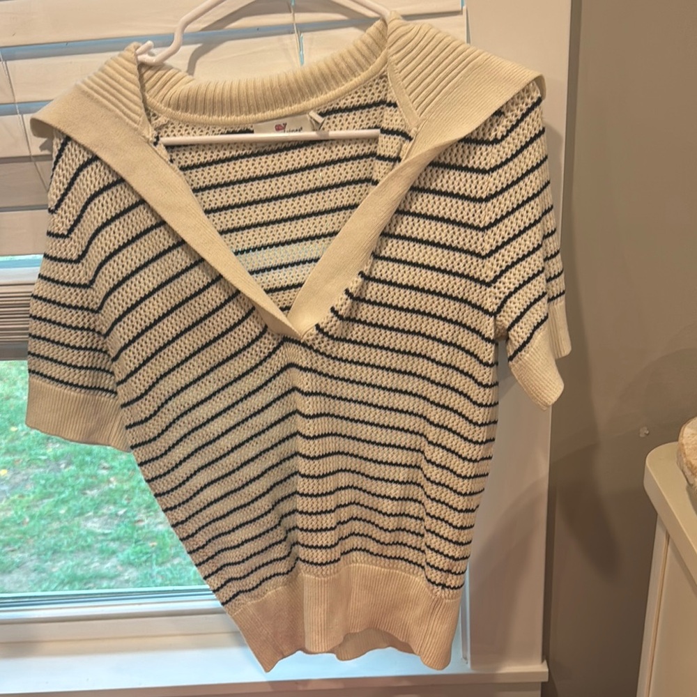 Vineyard Vines Black and Cream V-Neck Sweater